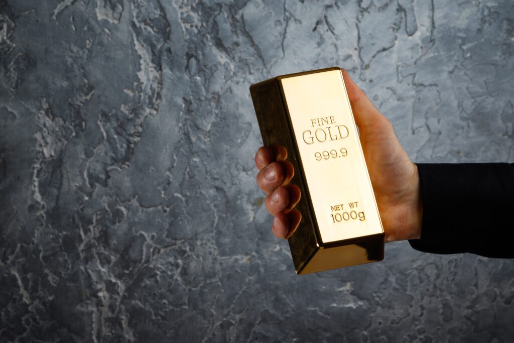 Man holding a bar of gold - Everest Wealth