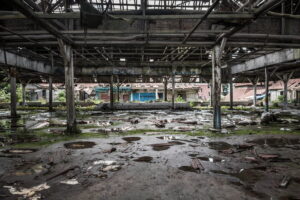From Ghost Malls to Illicit Trade (Abandoned Mall)