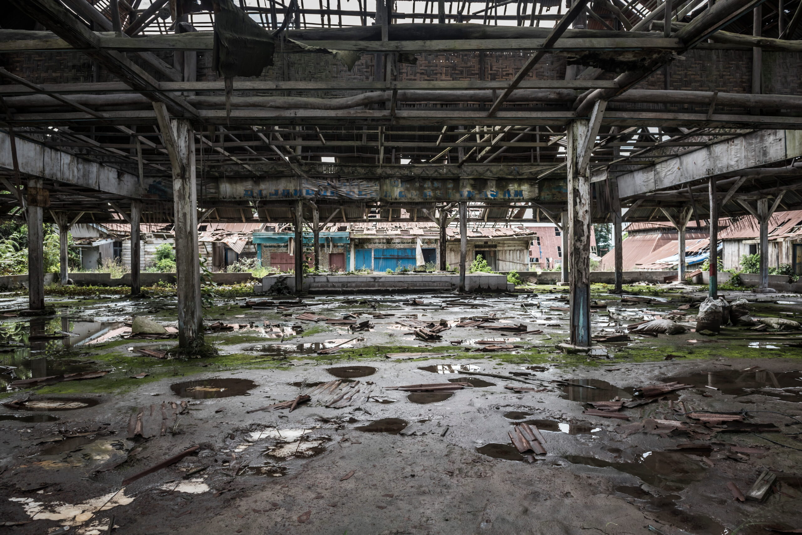From Ghost Malls to Illicit Trade (Abandoned Mall)