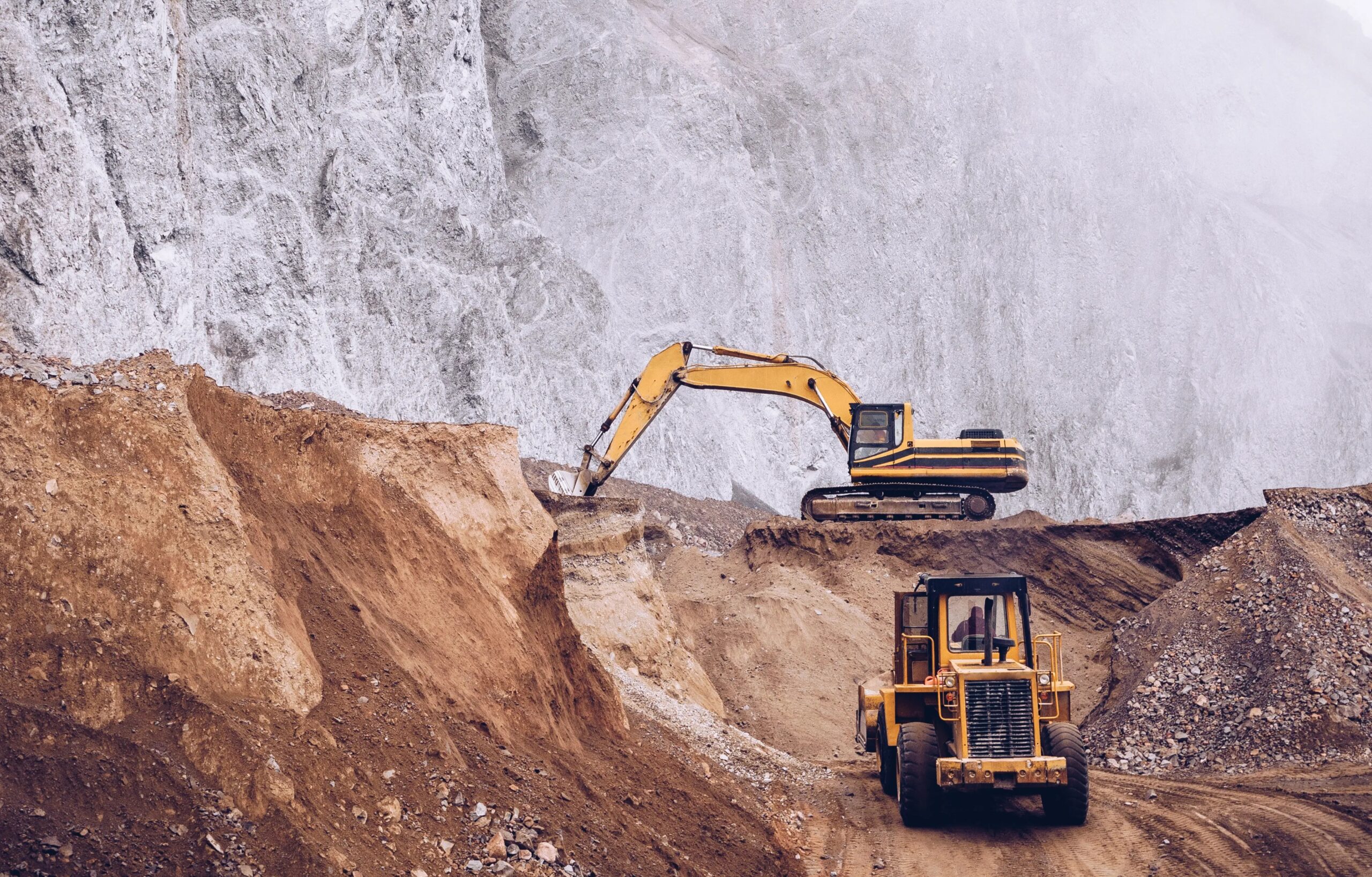 Blacklist Crackdown, Investment Push and Resource Rally Set the Tone for South Africa’s Economic Outlook (Mining site with an excavator)